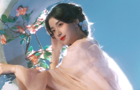 顶流明星恋情曝光引热议